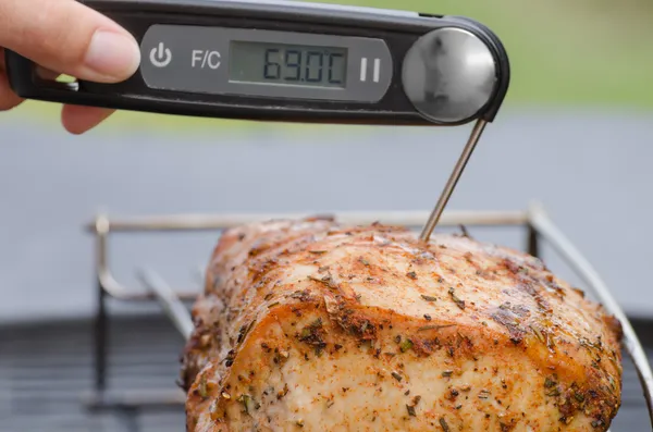 how to calibrate your ThermoPro thermometer using the ice water and boiling water methods